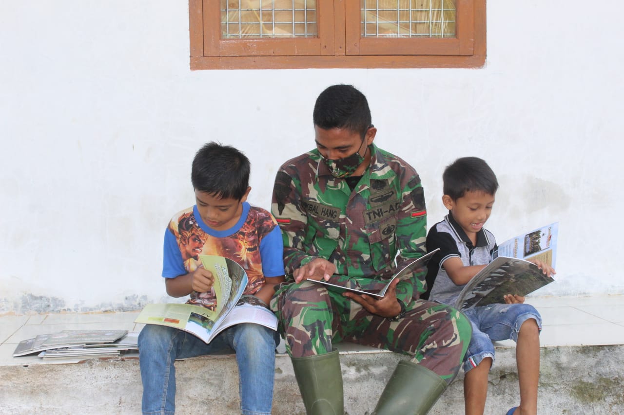 Satgas TMMD Kodim Nagan Raya Berikan Motivasi Belajar Anak Anak