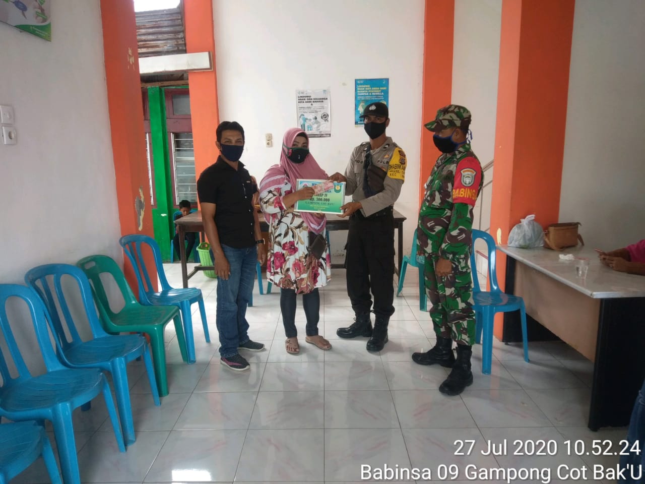 Babinsa Dampingi Pengawasan Bantuan Langsung Tunai (BLT)