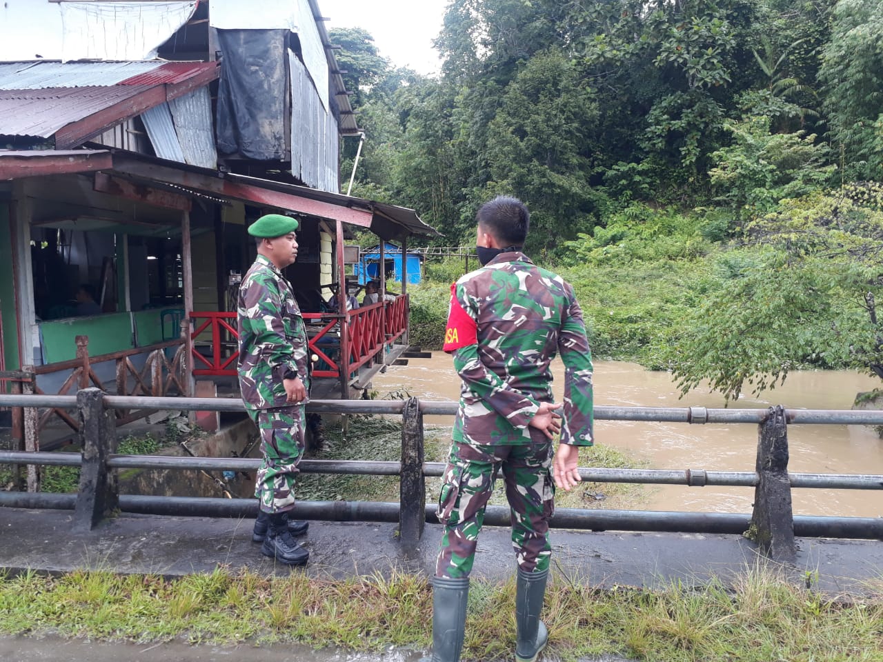 Dandim 0115/Simeulue Mengecek Beberapa Titik Rawan Berkaitan Dengan Cuaca Extrim Di Wilayah Kabupaten Simeulue