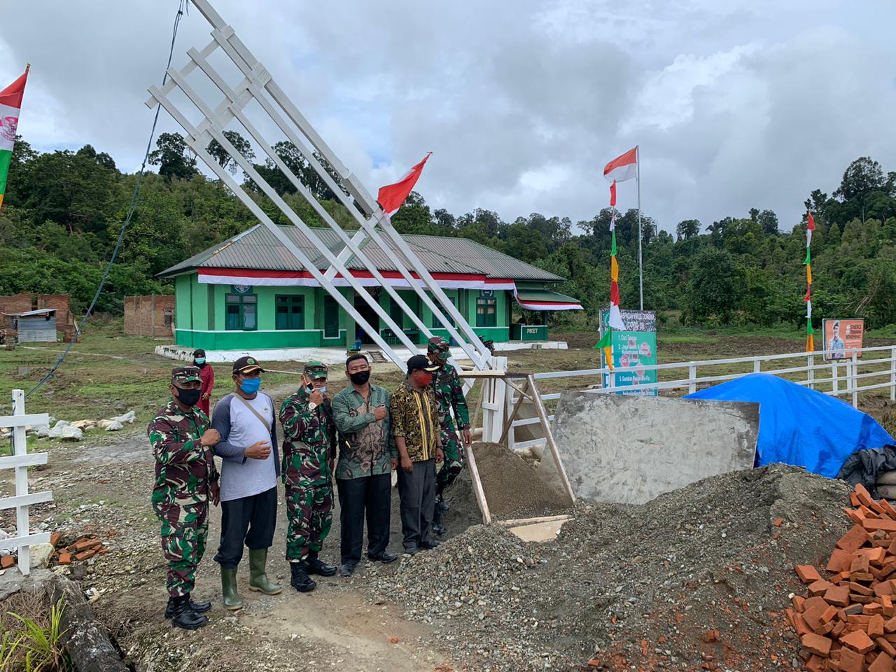 Kunjungan kerja Dandim 0115/ Simeulue ke Koramil 08/Alafan dalam rangka pengecekan pembuatan Pagar hasil Swadaya Koramil dan Masyarakat