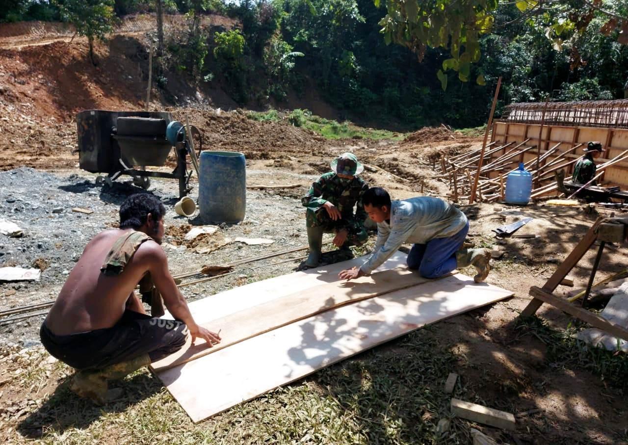 Dansatgas TMMD Kodim 0105/Abar Tinjau Pengerjaan Box Culvert