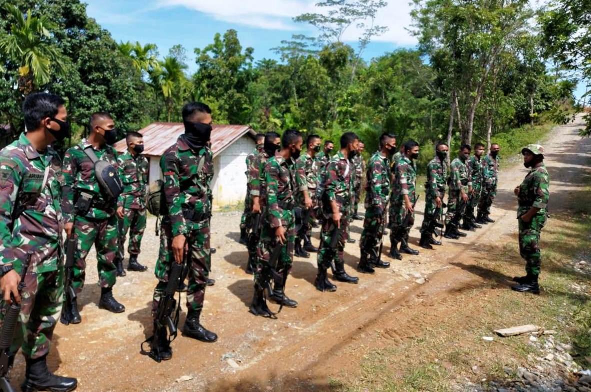 Truk Batalyon Siap Stanbay Menjemput Anggota Satgas Yang Tergabung Dalam TMMD Ke-108 Kembali Ke Homebase