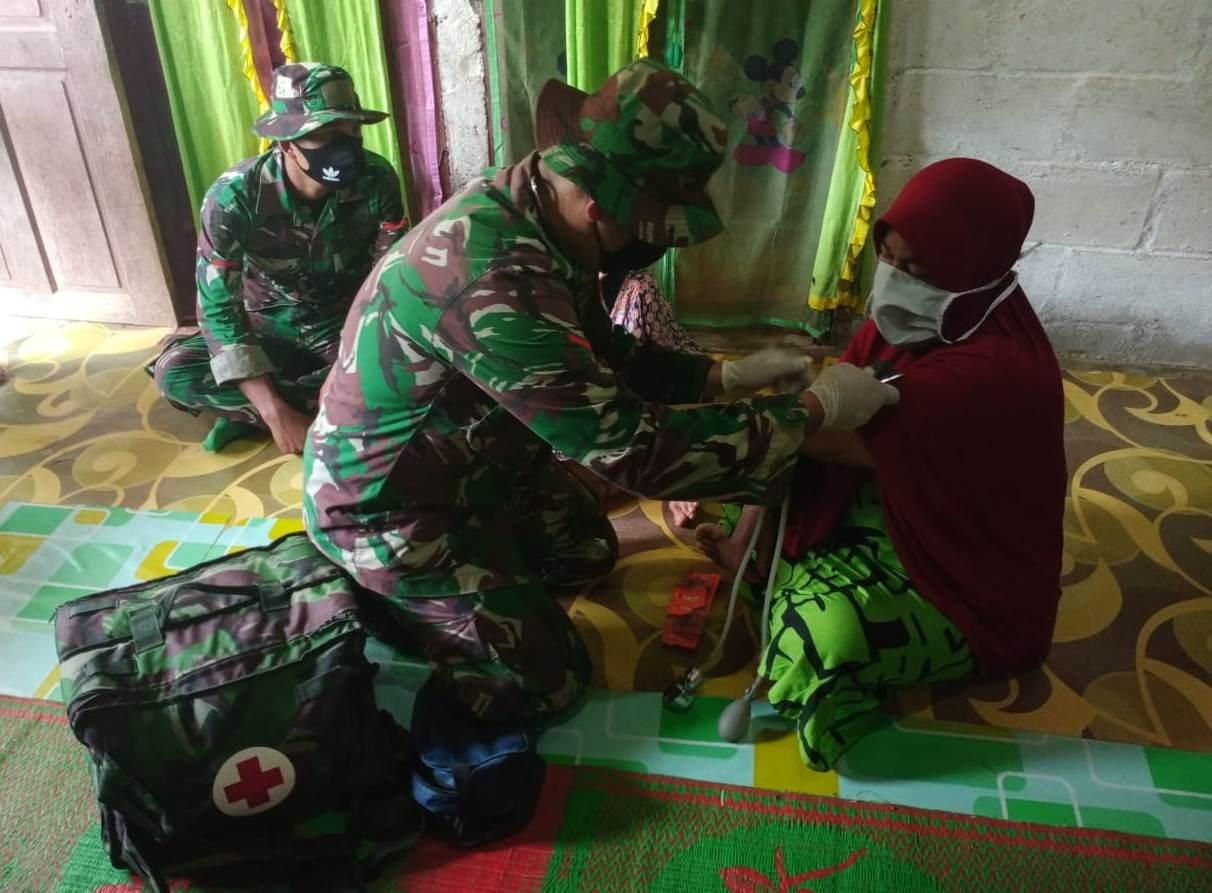 Door To Door, Tim Medis Satgas TMMD Ke-108 Kodim 0105/Aceh Barat Beri Pelayanan Dan Obat-Obatan Gratis
