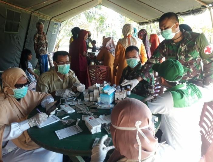 Satgas TMMD Ke-108, Bantu Tim Medis Melaksanakan Kegiatan Posyandu