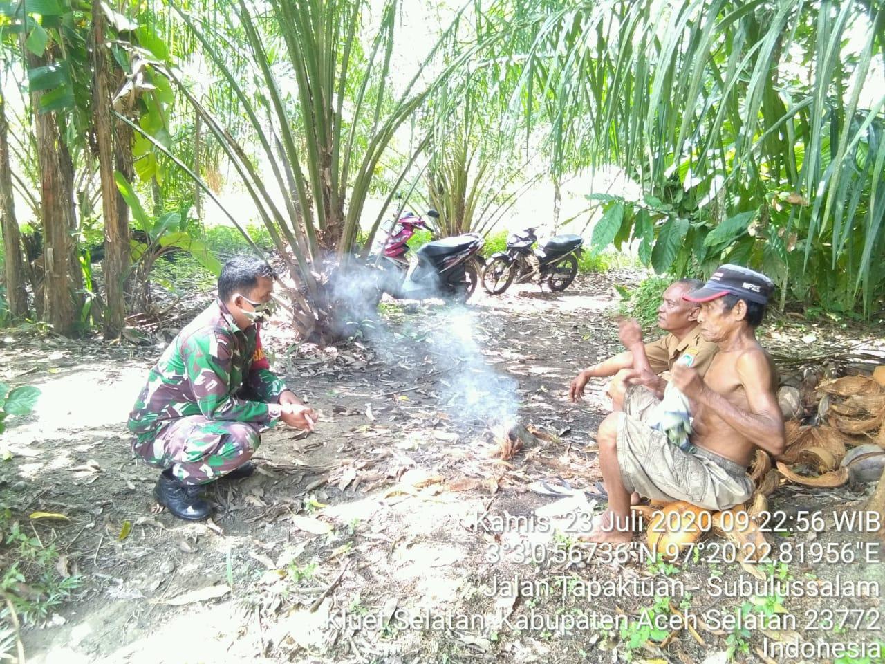 Babinsa Terus Sosialisasi Tentang Bahaya Karhutla di Wilayah Binaan