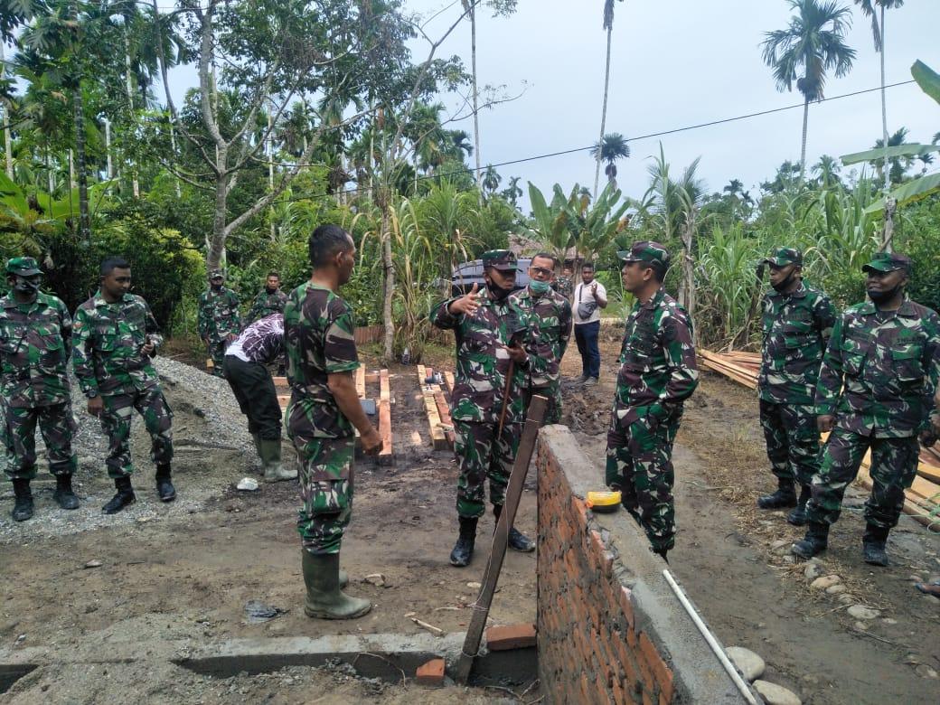 Aster Kasdam Iskandar Muda Tinjau Lokasi Serbuan Teritorial Kodim 0103/Aut di Kecamatan Langkahan