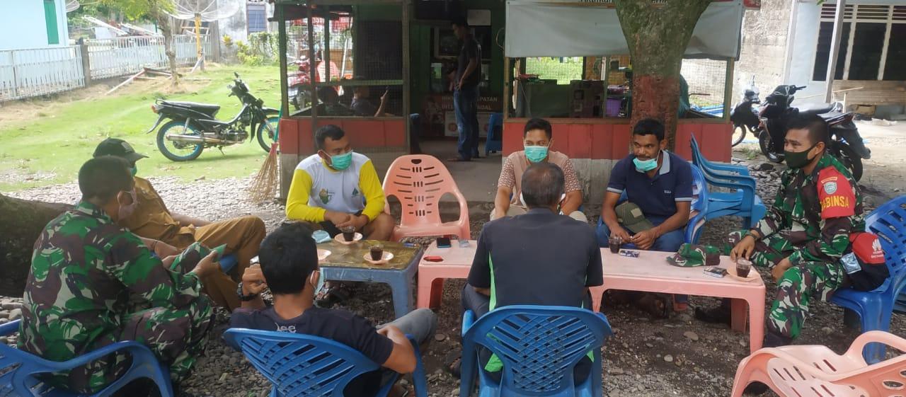 Pastikan Warga Binaan Disiplin Jalani Protokol Kesehatan, Babinsa Koramil 13/KT Tingkatkan Komsos ke Wilayah