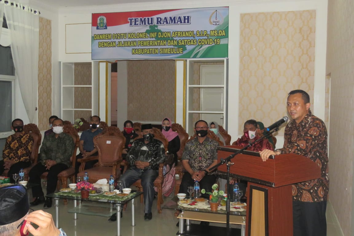 Peusijuk Danrem 012/TU, Sekaligus Rakor Covid 19 Serta Memberi Bantuan Pinjaman Modal Usaha Kepada Nelayan Di Kabupaten Simeulue