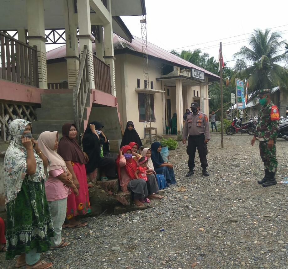 Terus Jalin Sinergitas Cegah Covid 19, Babinsa Posramil 05/PC Komsos di Wilayah Binaan