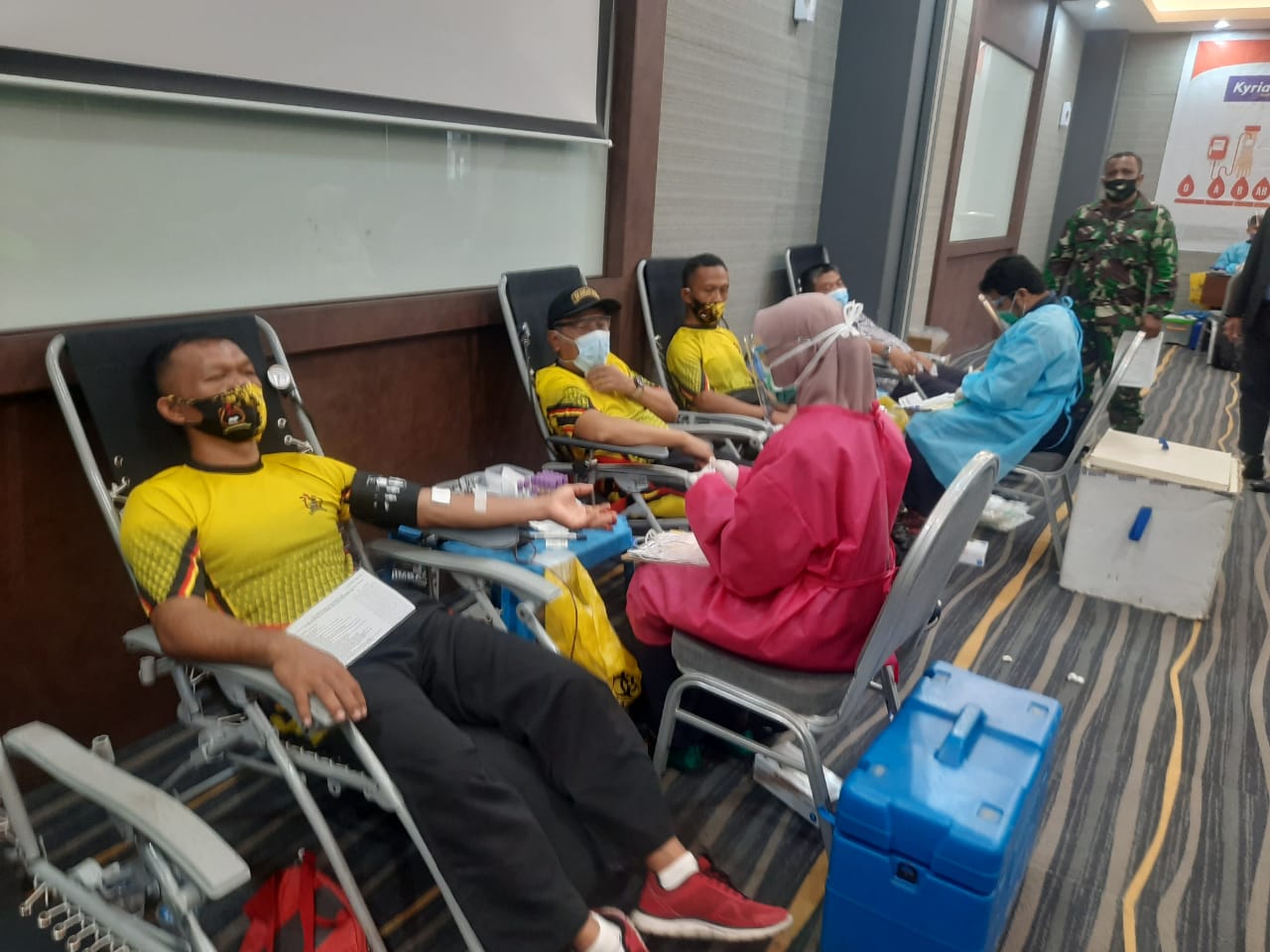 Bantu Penuhi Stok Darah PMI, Kajasdam IM Ikut Donor Darah
