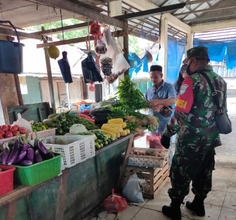 Babinsa 07/Baitussalam Memantau Pasar Tradisional