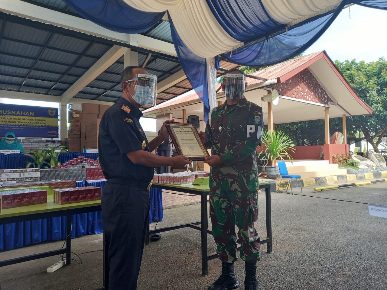 Hadiri Pemusnahan Barang Bukti Rokok Ilegal, Pomdam IM Terima Penghargaan