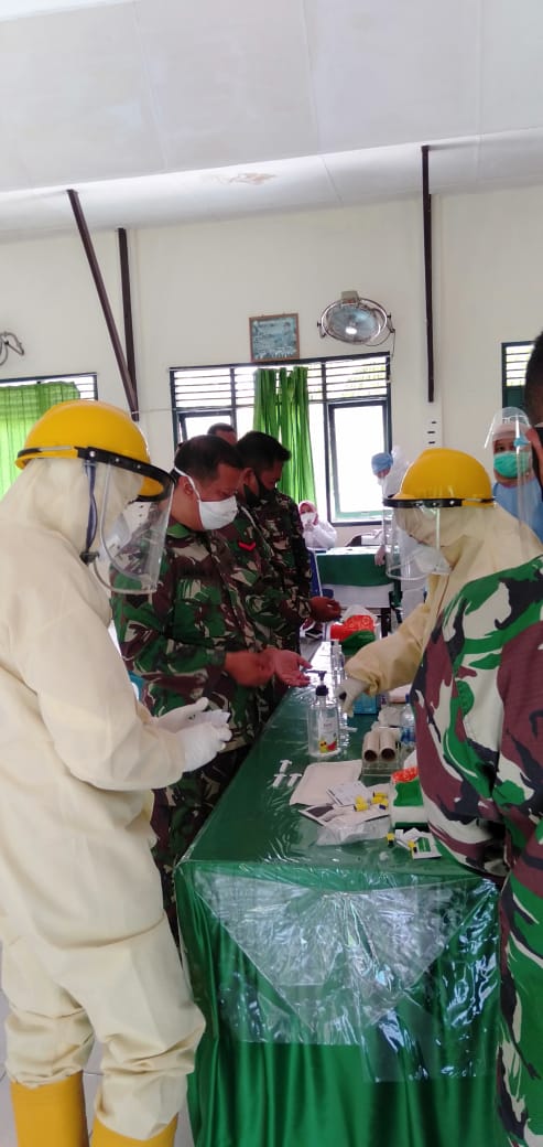Prajurit Kodim 0109/Aceh Singkil Ikuti Pemeriksaan Rapid Test dan Swab Cegah Covid-19