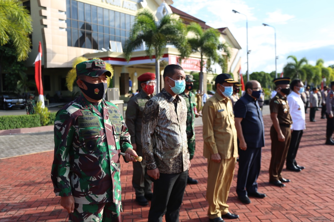 Pangdam IM Hadiri Apel Gelar Pasukan Pendisiplinan Dan Penegakan Hukum Protokol Kesehatan di Lapangan Polda Aceh