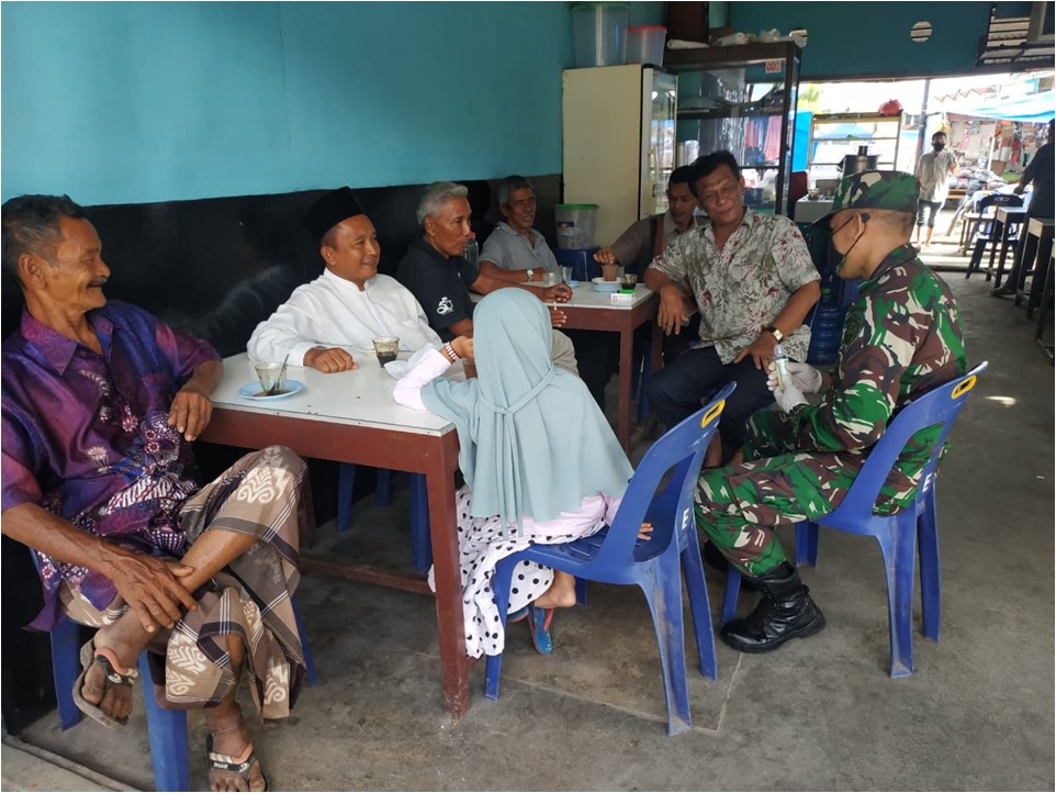 Babinsa Kodim 0101/BS Menyambangi Warga