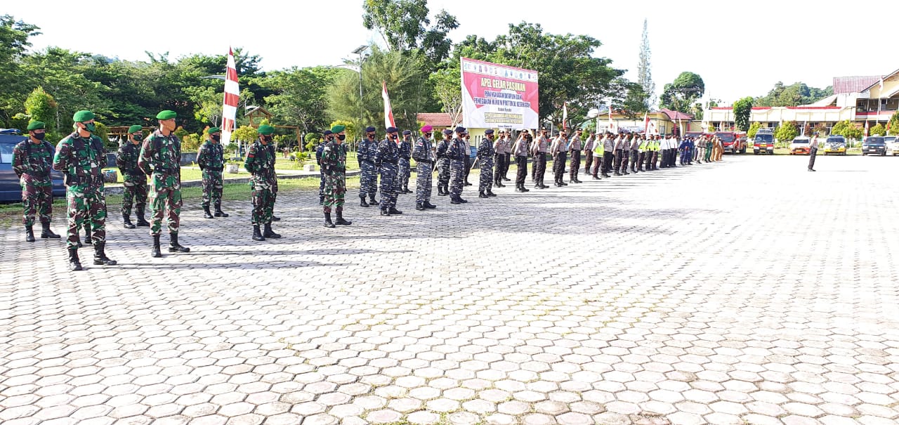 Dandim 0115/Simeulue Hadiri Upacara Apel Gelar Pasukan Peningkatan disiplin dan menegakkan hukum Protokol Kesehatan