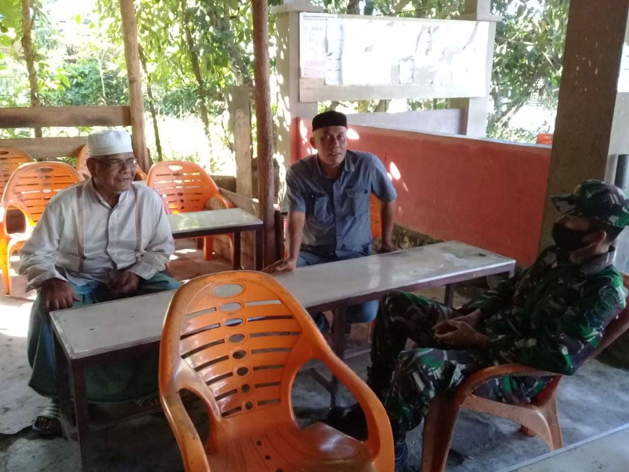 Babinsa Meurah Dua Berikan Himbauan Pentingnya Pakai Masker Pada Warga Binaan