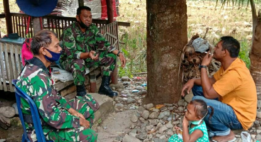 Wujudkan Kondusifitas Wilayah, Batuud Koramil 10/Labar Komsos Dengan Tokoh Masyarakat