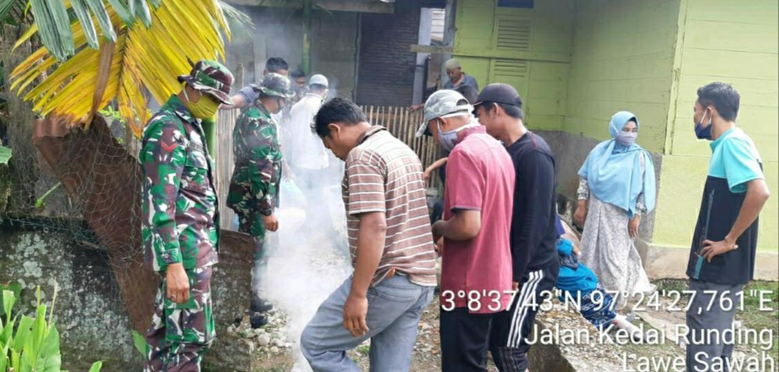 Bentuk Penghargaan Kepada Pahlawan Jelang HUT ke-75, Koramil dan Muspika Kluet Timur Bersihkan Makam Raja Lelo