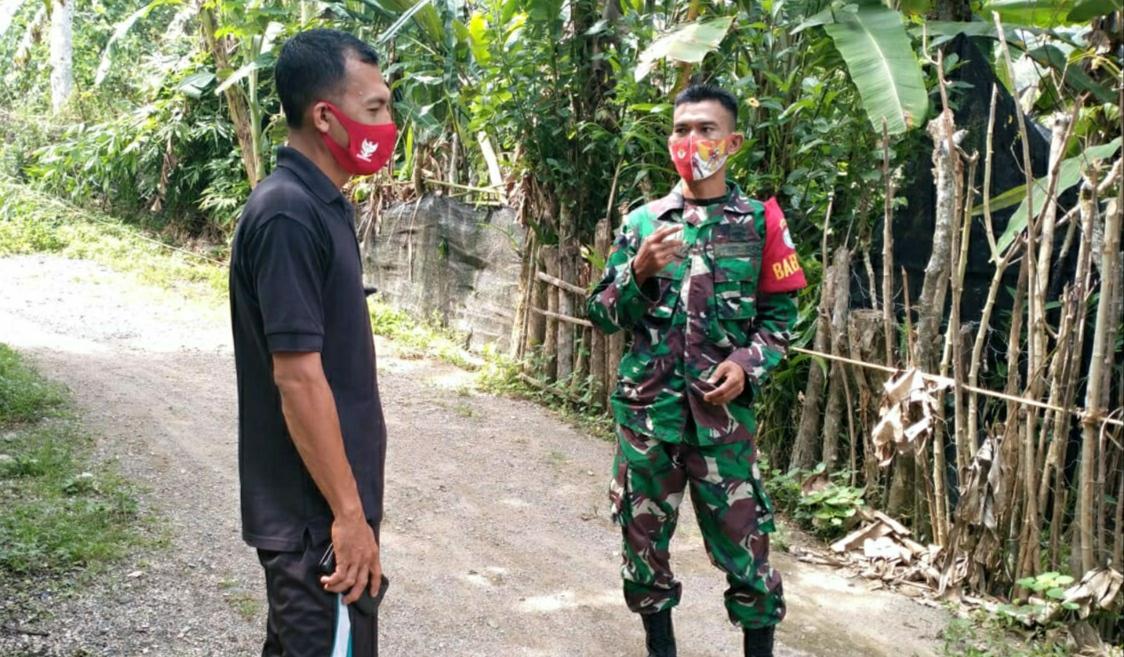Pastikan Kamtibmas Desa Binaan Aman, Babinsa Koramil 03/Meukek Intens Sambangi Warga