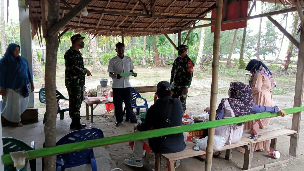 Tanpa Mengenal Lelah, Babinsa Jajaran Kodim 0110/Abdya Terus Menerapkan Protokol Kesehatan Covid 19 Kepada Masyarakat