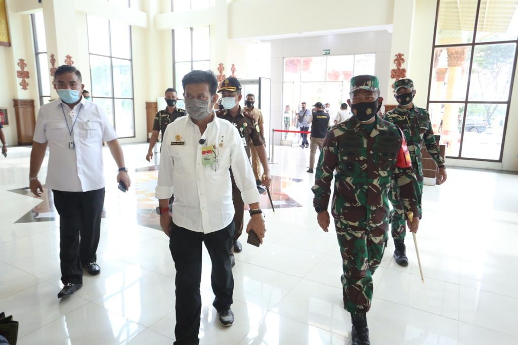 Bareng Menteri Pertanian RI, Pangdam IM Ikuti Panen Raya Padi di Aceh Besar