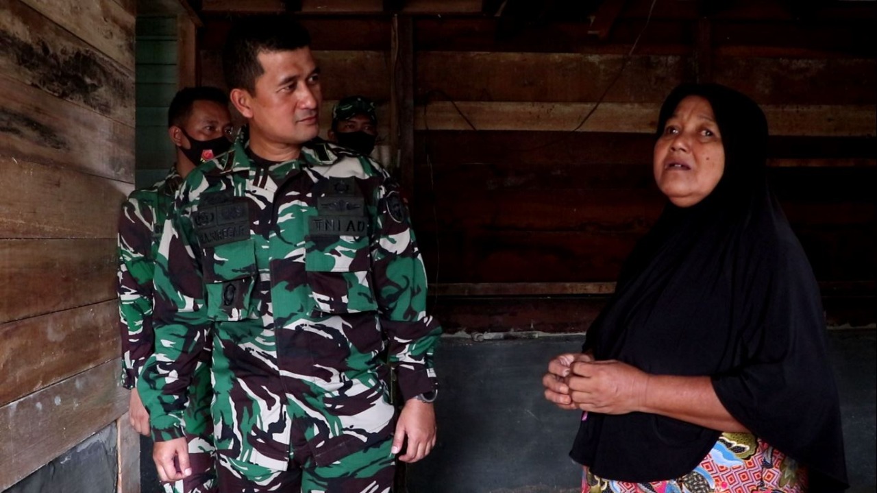Ini yang Dirasakan Nek Ngadinem Setelah Rumahnya Dibedah oleh TNI