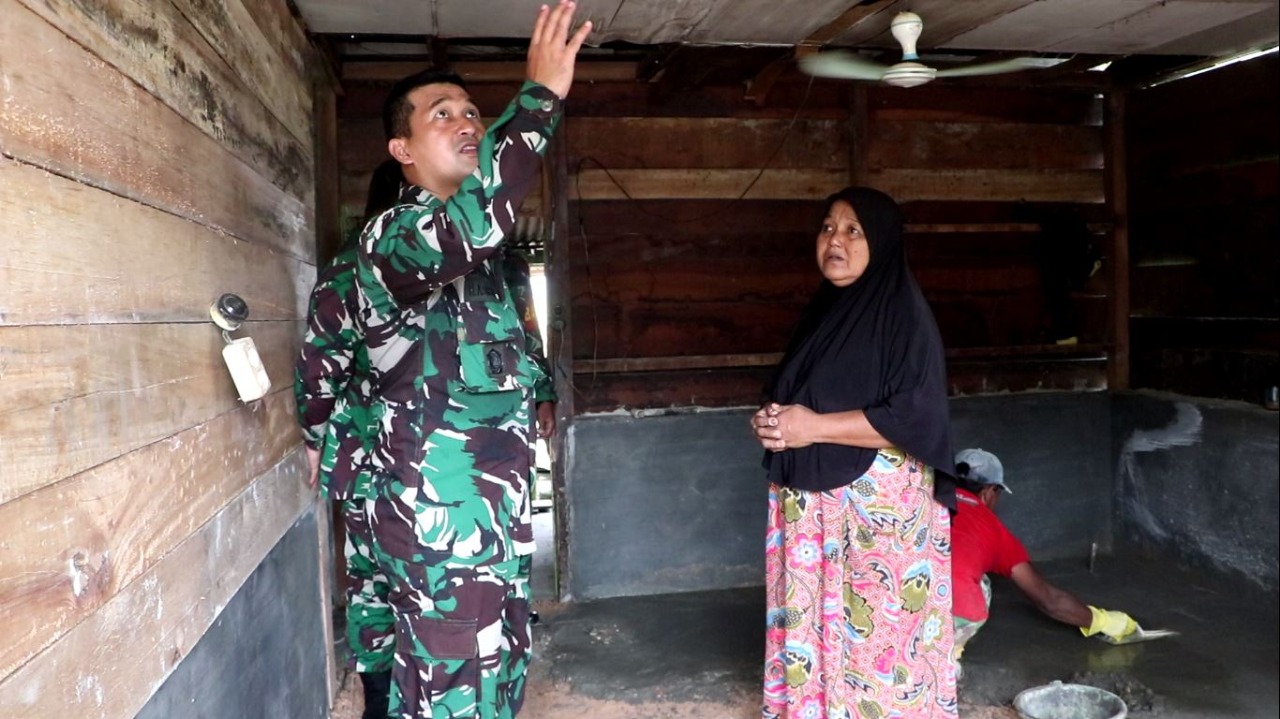 Dandim 0104/Atim Tinjau Pengerjaan Bedah Rumah Di Langsa Barat