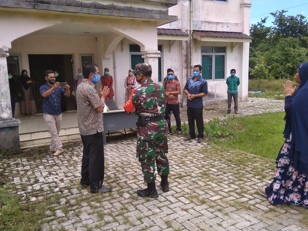 Beri Suport, Dandim Bersama Ketua Persit Kck Cabang XXXIII Dim 0115/Simeulue Kunjungi Petugas Medis RSUD Simeulue