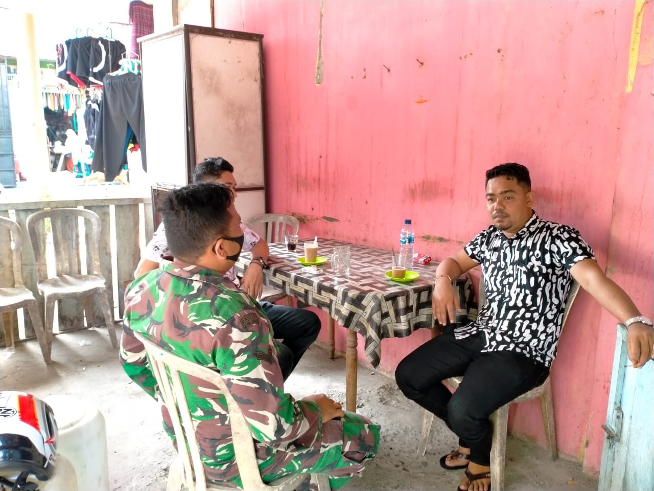 Komsos Metode Babinsa Keumala Himbau Warga Terapkan Protokol Kesehatan