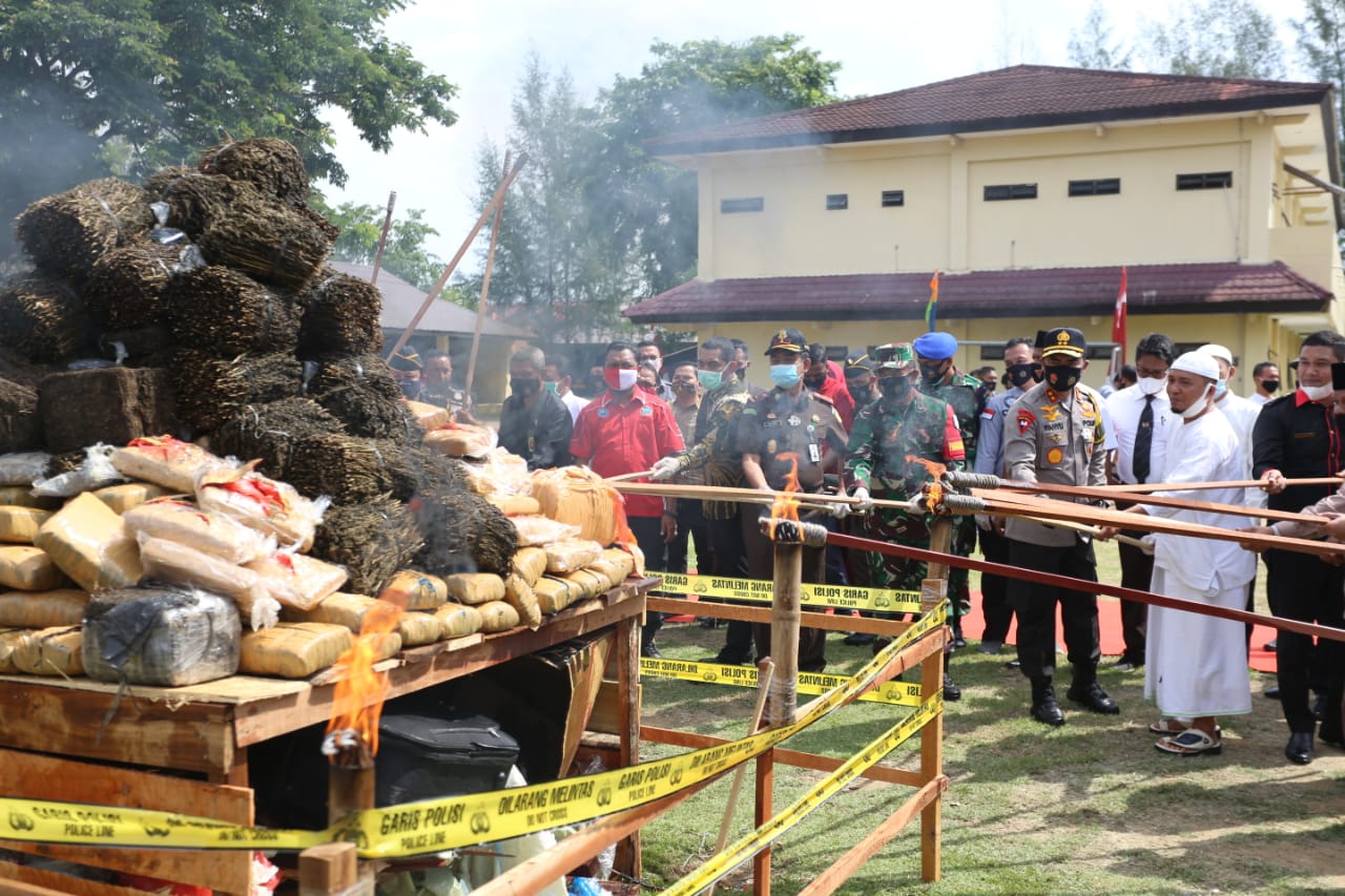 Perangi Narkoba, Pangdam IM Bersama Forkopimda Aceh Musnahkan Barang Bukti Narkotika