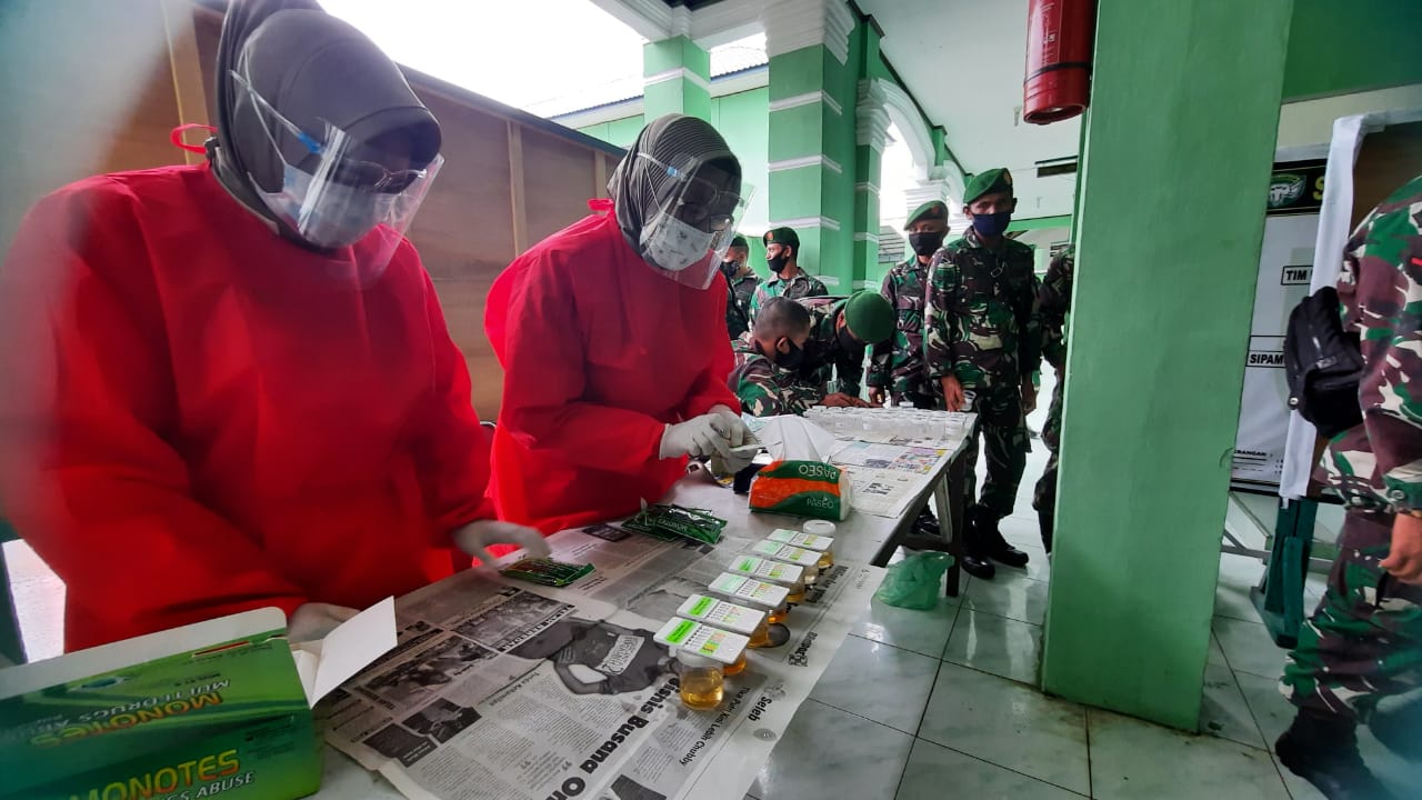 Prajurit Kodim 0103/Aceh Utara Laksanakan Tes Urine Melalui P4GN
