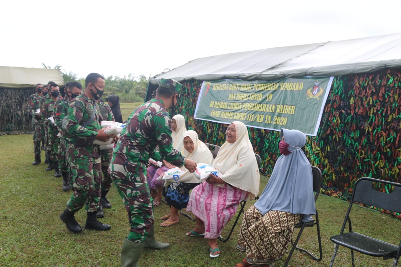 Yonif Raider Khusus 111/KB Gelar  Bakti Sosial  di Tengah-tengah  Latihan Pemeliharaan Raider.