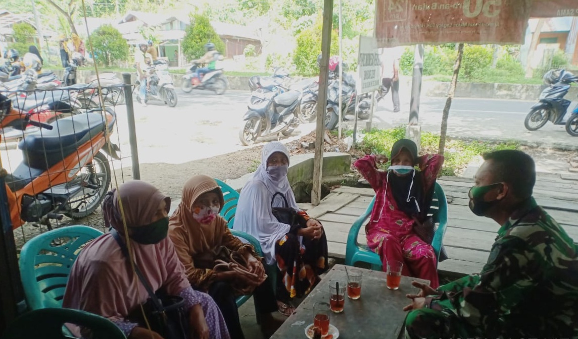 Babinsa Laksanakan Komsos Tentang Bahaya Virus Corona Dan Pencegahannya Kepada Warga