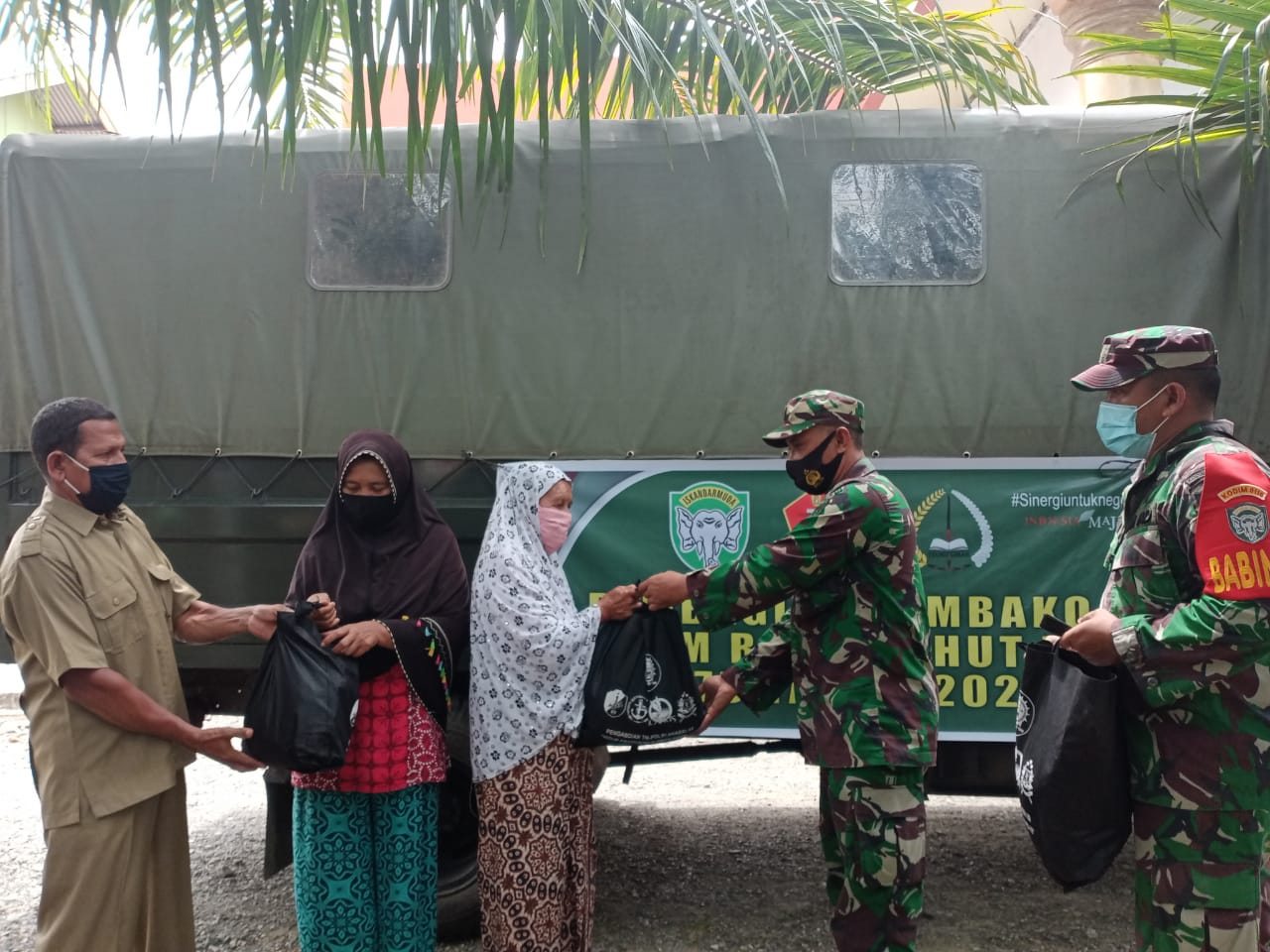 Peringati HUT  TNI ke 75 Kodim 0116/Nagan Raya bagikan sembako