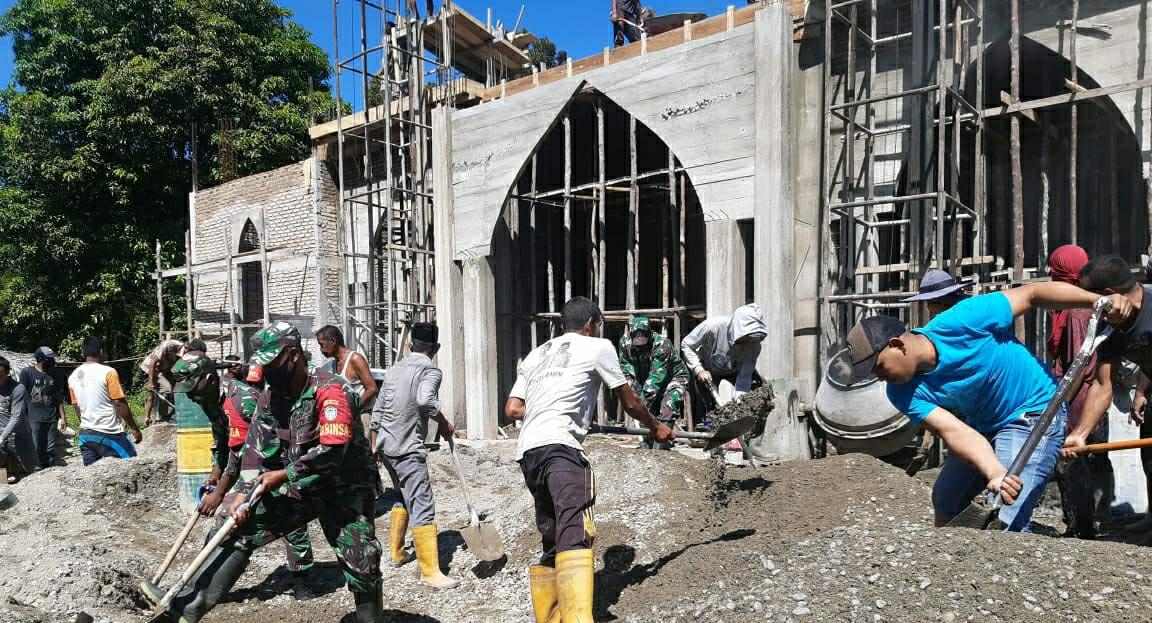 Melalui Gotong Royong, Koramil 08/Bakongan Bangun Persatuan dan Kesatuan dengan Masyarakat