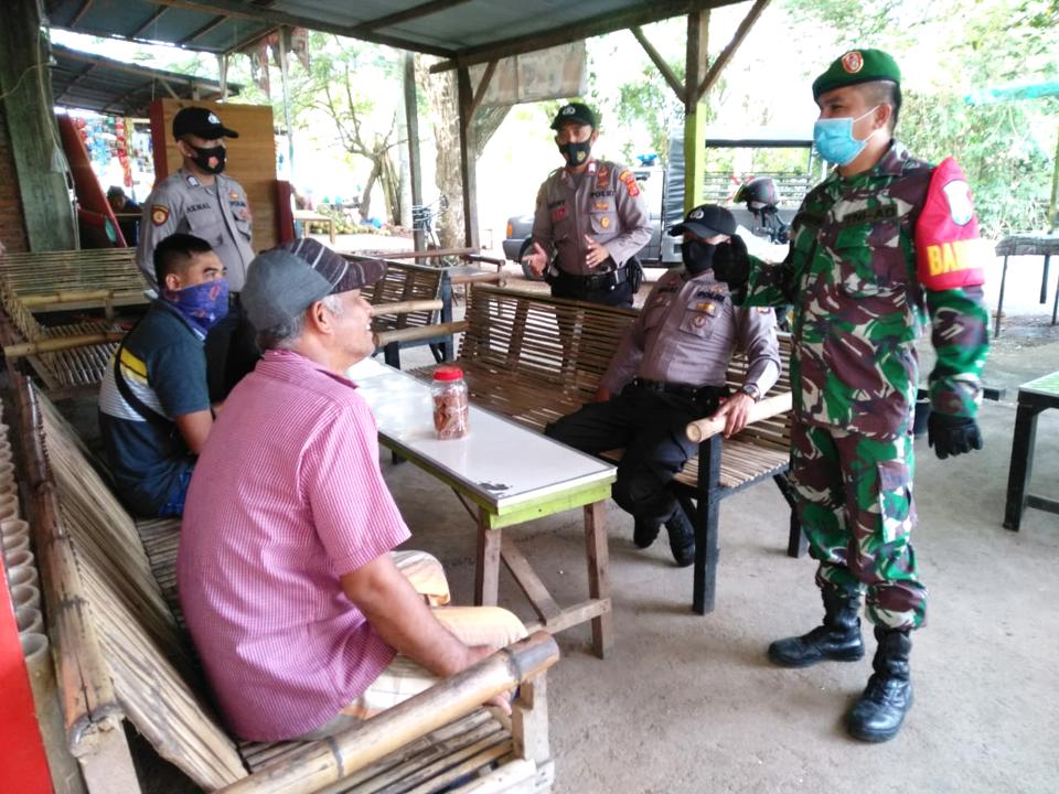 TNI-Polri Patroli Bersama di Darul Imarah