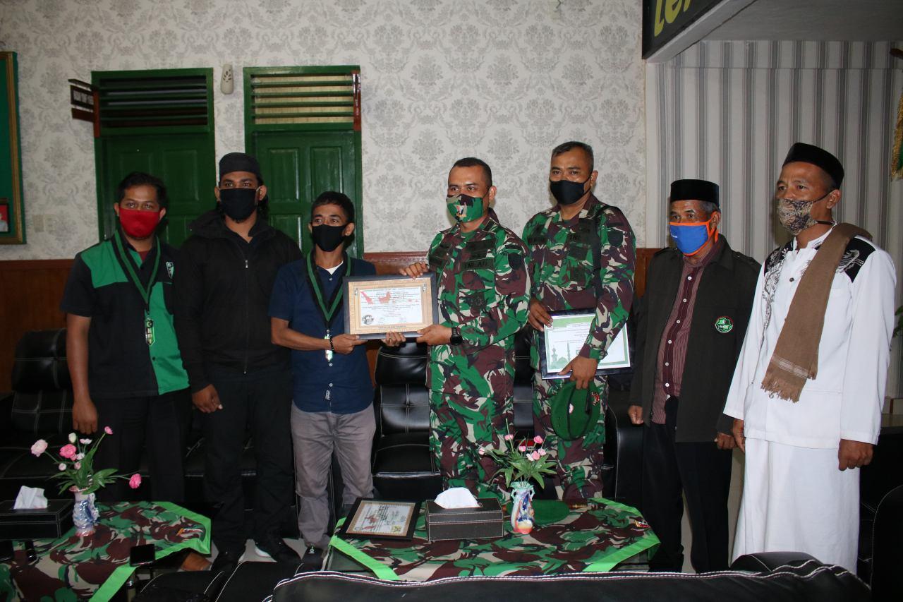 Yonif 116/Gs Terima Piagam Penghargaan Dari Barisan Subuh (Basuh) Kabupaten Nagan Raya