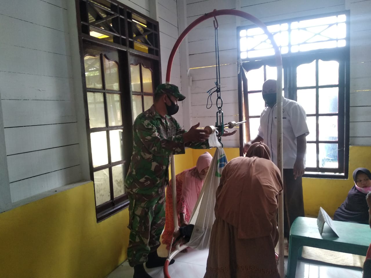 Peran Serta Babinsa Bantu Pelayanan Posyandu di Tengah Pandemi Covid-19