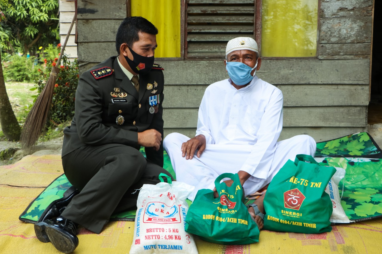 Sambut HUT Ke-75 TNI, Kodim 0104/Atim Gelar Jum’at Berkah Berbagi, Dimasa Pandemi Covid-19