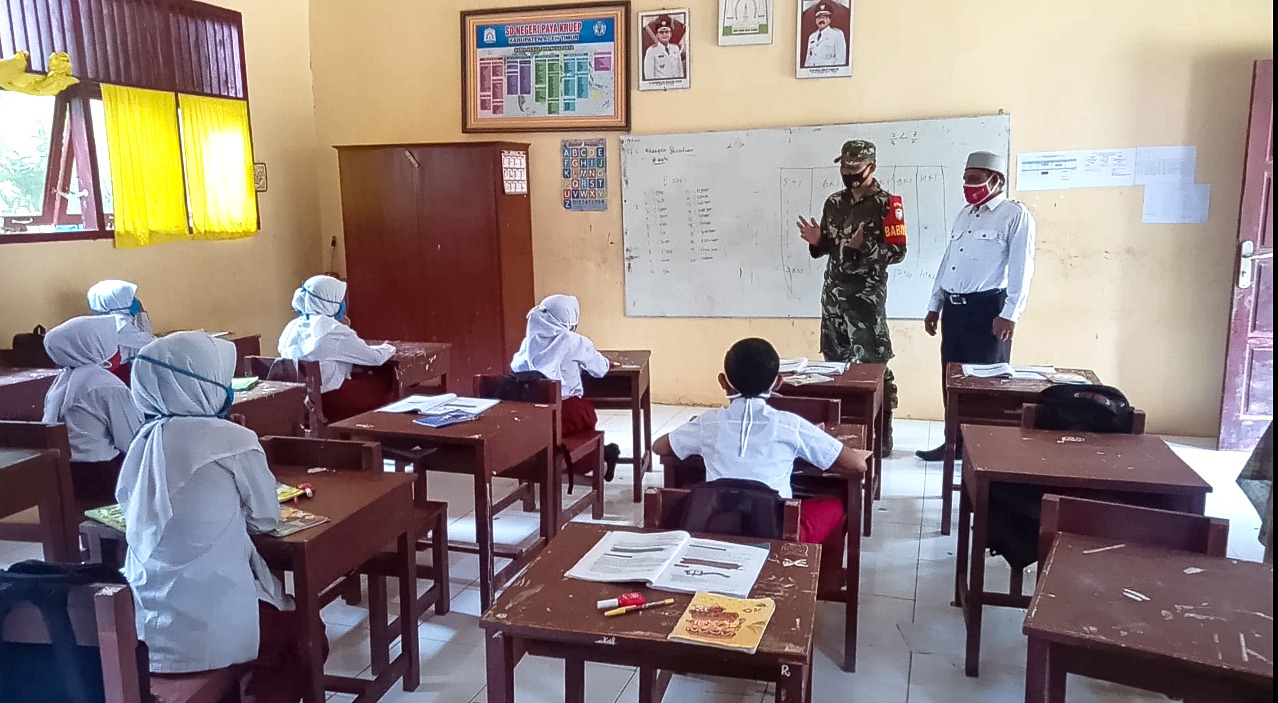 Bekali Pelajar Tentang Prokes, Ini Kata Babinsa Ramil 09/Nrs