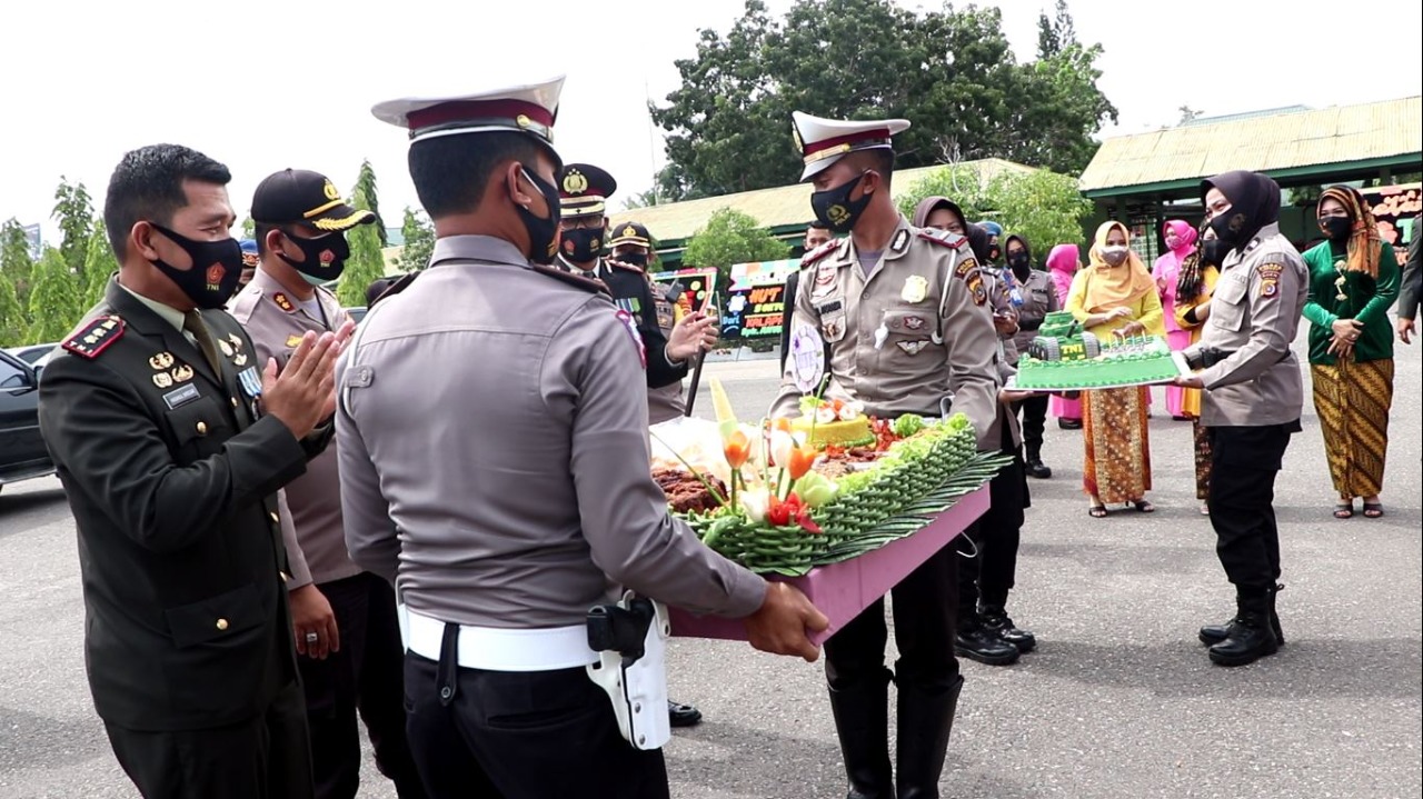 HUT Ke-75 TNI, Kodim 0104/Atim Dikunjungi Personel Polres Langsa & Aceh Timur