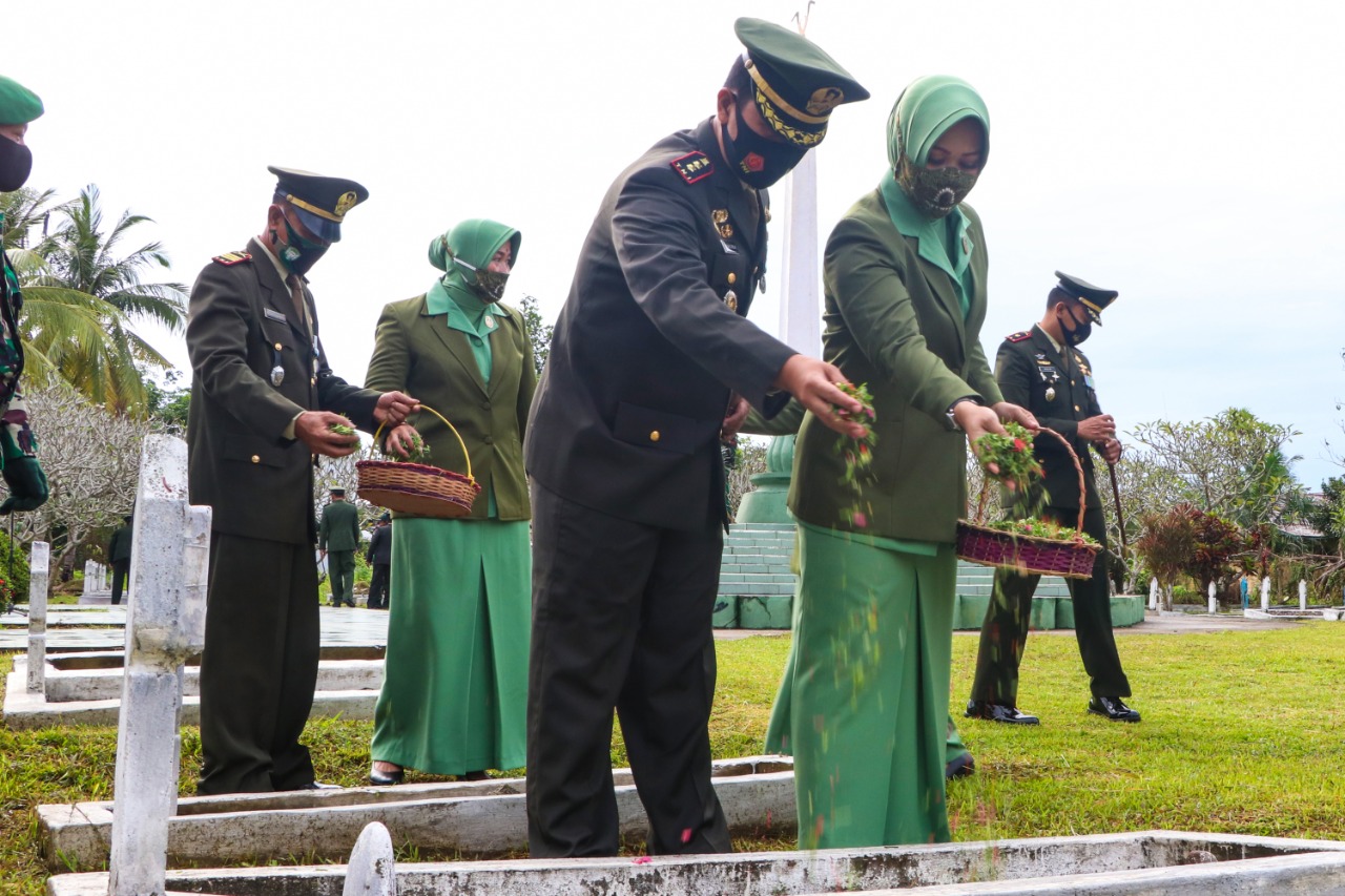 Jelang HUT Ke-75 TNI, Kodim 0104/Atim Ziarah di Taman Makam Pahlawan