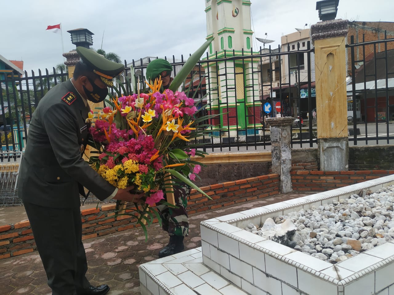 Jelang HUT ke-75 TNI, Kodim Abdya Ziarahi Makam Teuku Peukan
