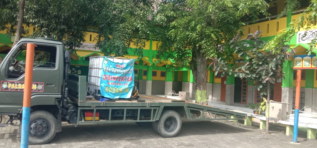 Cegah Covid-19, SDN 3 Peuniti Disemprot Disinfektan oleh Paldam IM