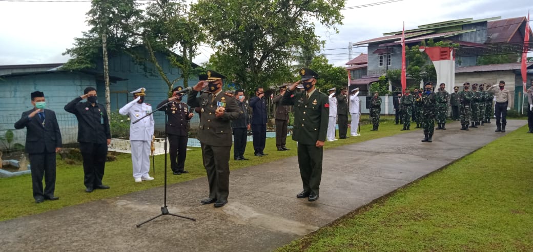 HUT ke-75 TNI, Kodim 0115/Simeulue Gelar Upacara dan Tabur Bunga