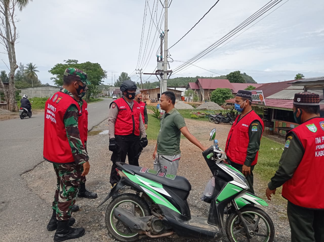 Tim Gabungan Peucrok  19 Lakukan Penertiban Protokol Kesehatan Covid-19