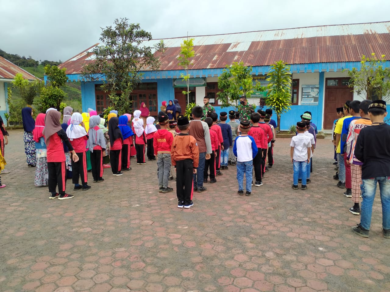 Tanamkan Disiplin, Satgas TMMD Latih PBB Anak-Anak Pantan Musara