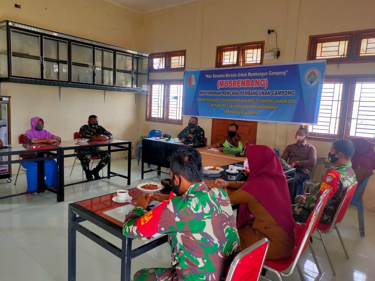 Danposramil dan Babisa Komsos bersama Aparat Desa Alue Gajah   