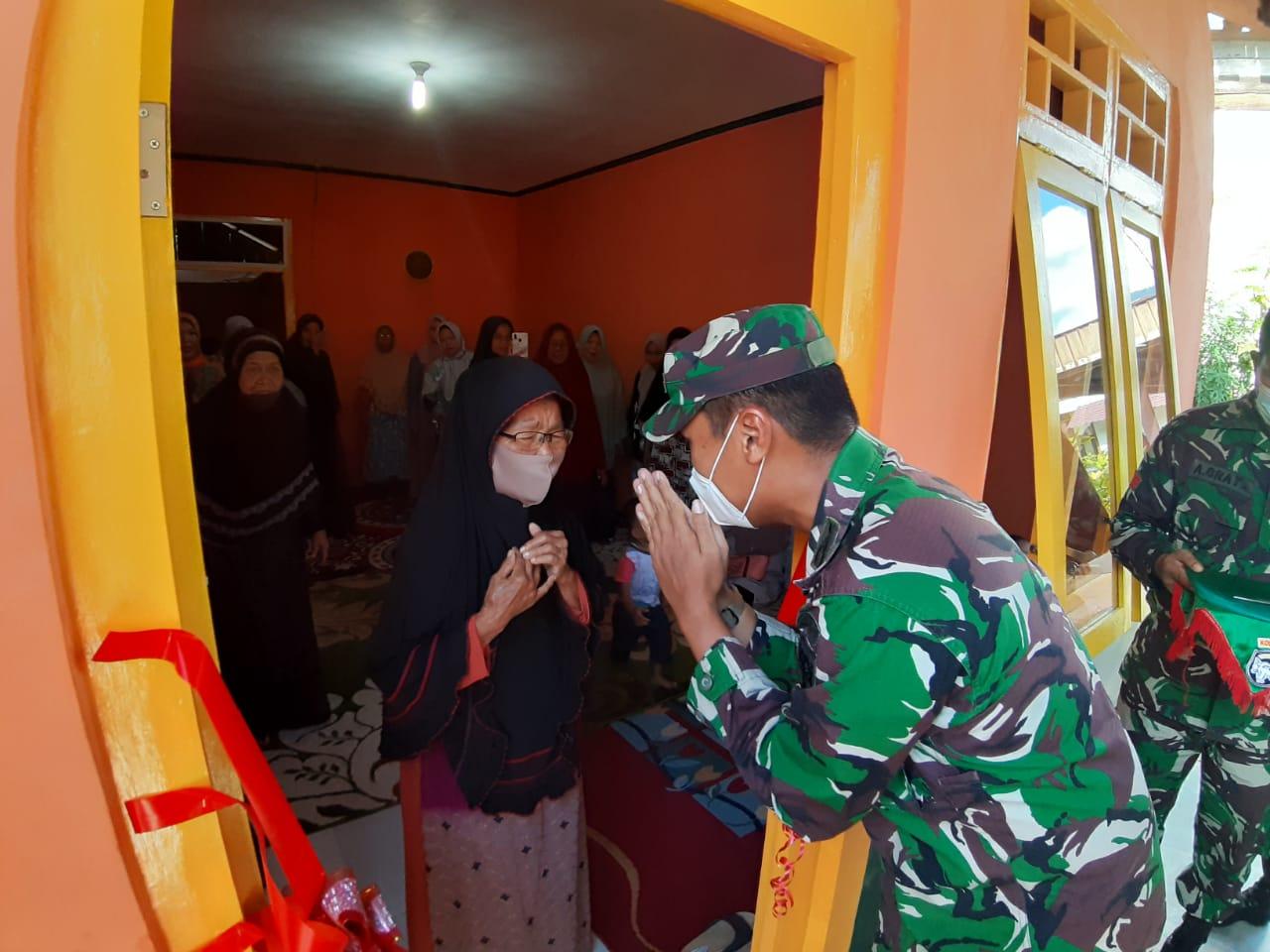 Tangisan Bahagia Nek Nur Siti Terima Rumah Layak Huni di Hari HUT  TNI 75 Tahun 